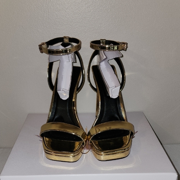 Jessica Simpson Gold Platform Heels - Picture 9 of 10